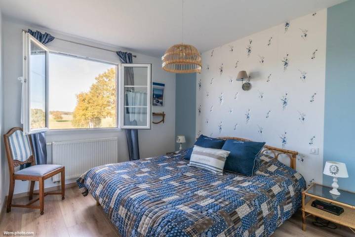 Chambre d’hôte pour 4 personnes, avec Terrasse et Jardin ainsi que Piscine et Vue