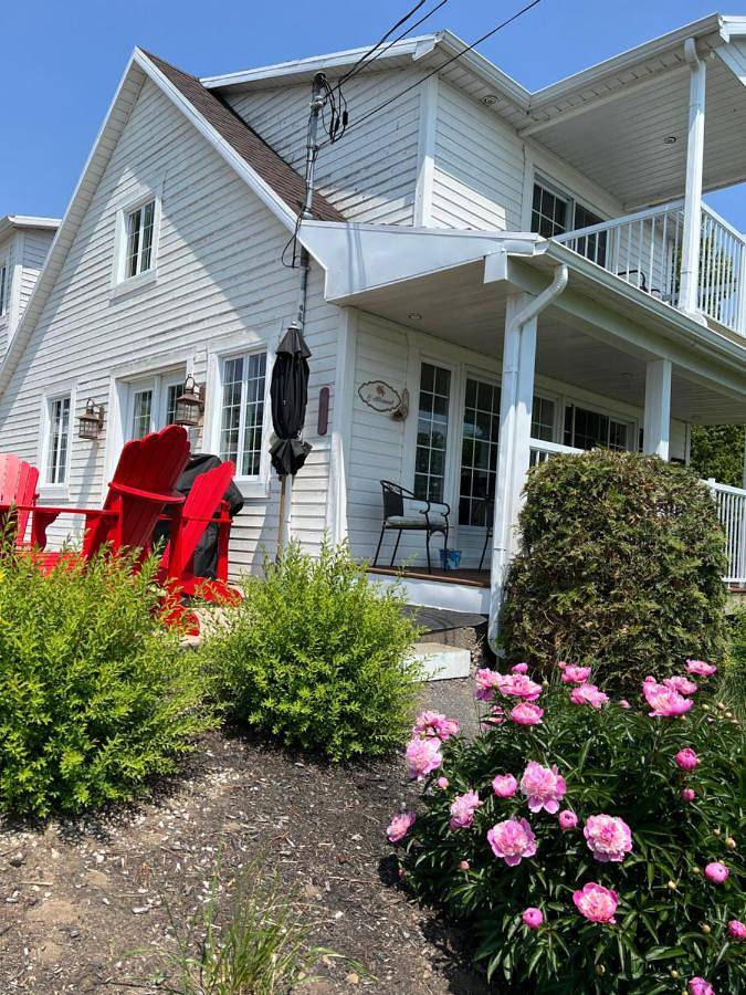 Chalet pour 5 personnes, avec vue sur le lac et piscine ainsi que vue et jardin - 1