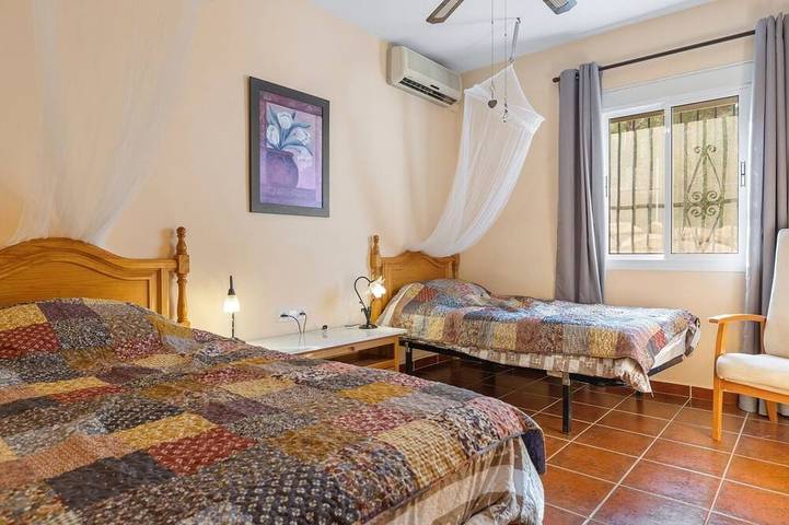 Beautiful 3-bedroom villa with Ac and private pool in Pizarra in Pizarra, Cordillera Penibética