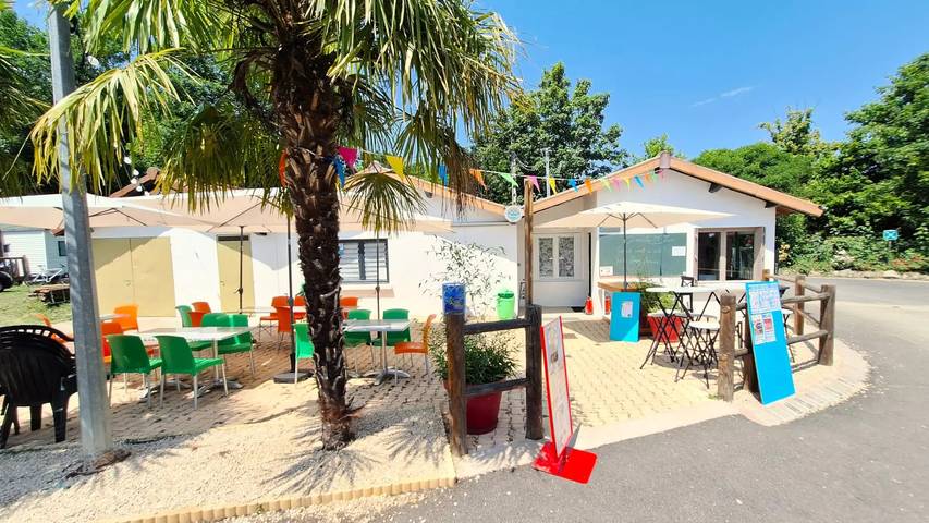 Camping pour 6 personnes, avec terrasse, animaux acceptés dans la Loire - 2