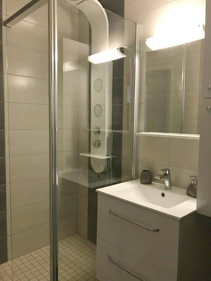 Appartement entier, One-Bedroom Apartment in Gray, Haute-Saône