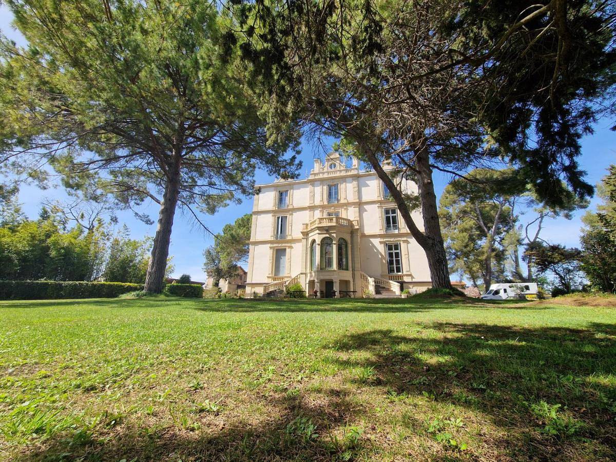 Four-Bedroom Deluxe Apartment in Béziers, Côte d'Améthyste