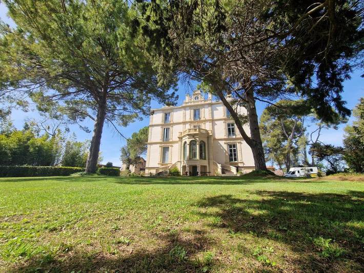 Maison d’hôte pour 8 personnes, avec piscine ainsi que vue et jardin à Béziers