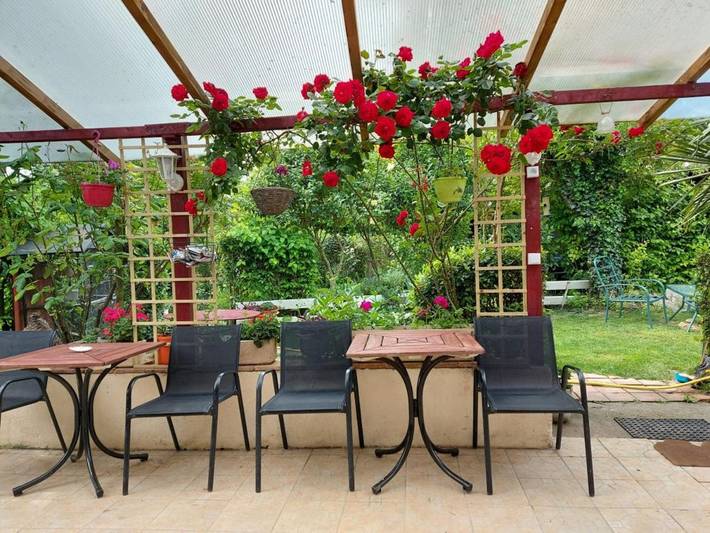 Location de vacances pour 15 personnes, avec Terrasse et Jardin à Saint-Jean-de-Sauves