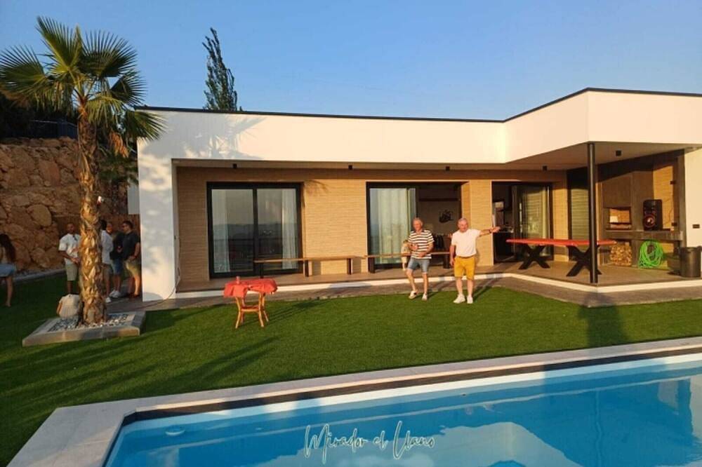 Contemporary property with private pool and spectacular views in Andalusia in Pozo Alcón, Jaén Province
