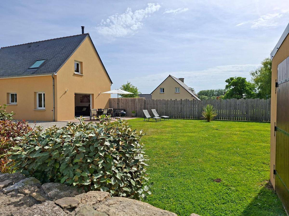 Four-Bedroom House in Quettehou, Région de Cherbourg
