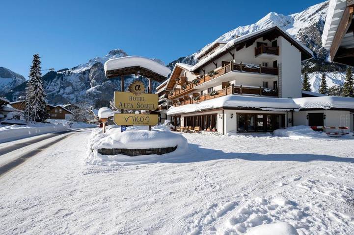 Hôtel pour 2 personnes, avec Balcon et Terrasse ainsi que Jardin et Piscine à Kandersteg
