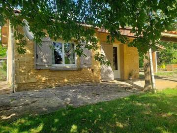 Gîte pour 6 personnes, avec vue ainsi que piscine et jardin à Sauveterre-la-Lémance