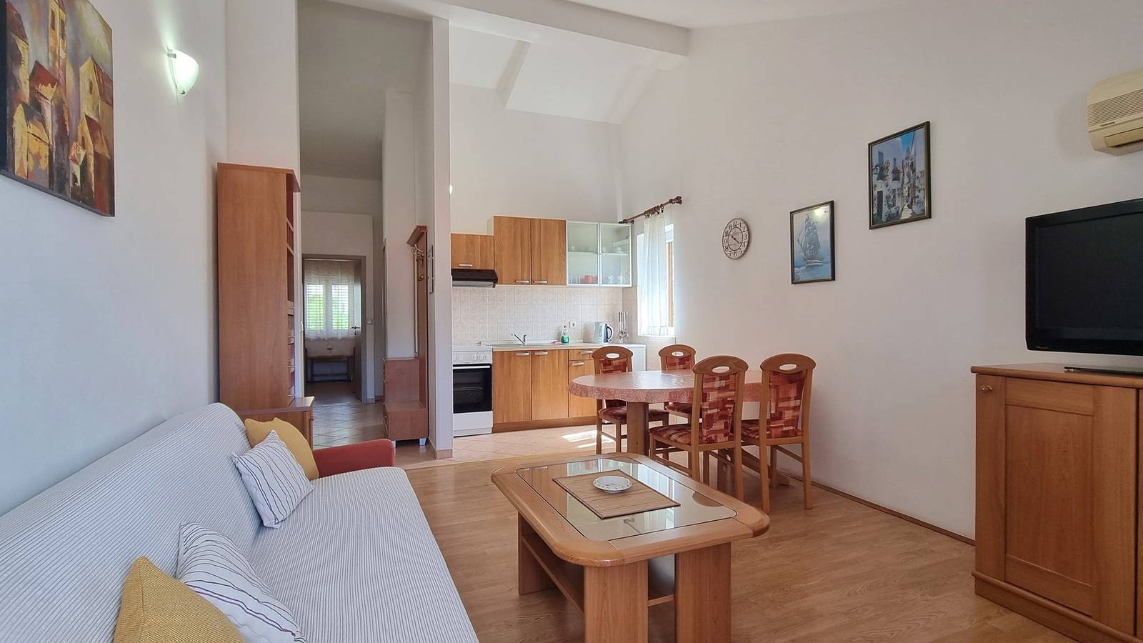 Ganze Wohnung, Apartment Dean mit Balkon und Meerblick für 4-5 Personen in Baska, Krk