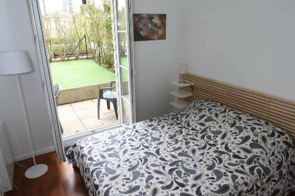 Entire apartment, Apartment facing Vallée Village - very close to Disneyland in Serris, Seine-et-Marne