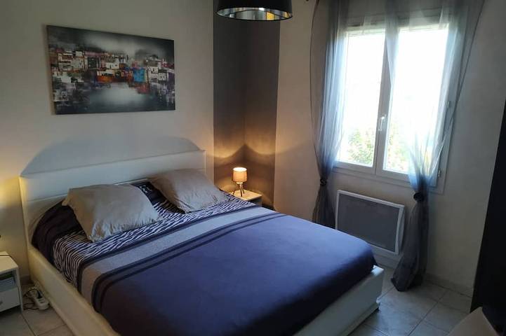 Location de vacances pour 8 personnes, avec terrasse et jardin à Redessan - 2