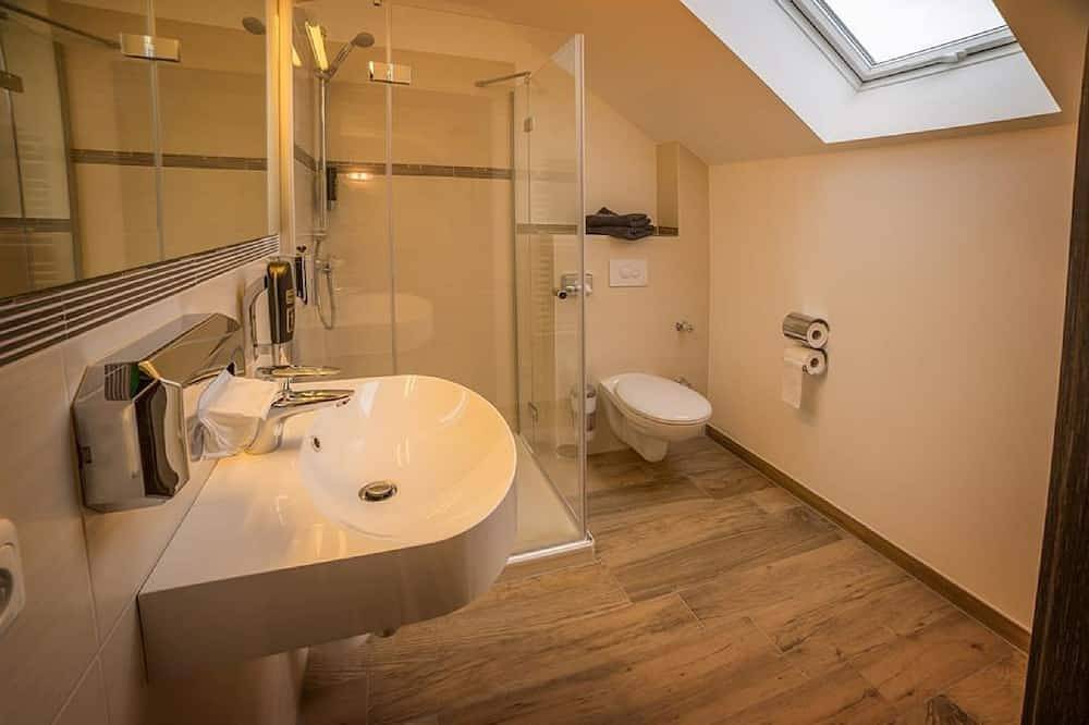 Ganze Wohnung, Doppel-/Zweibettzimmer mit Bad und Gartenblick in Weisen, Prignitz