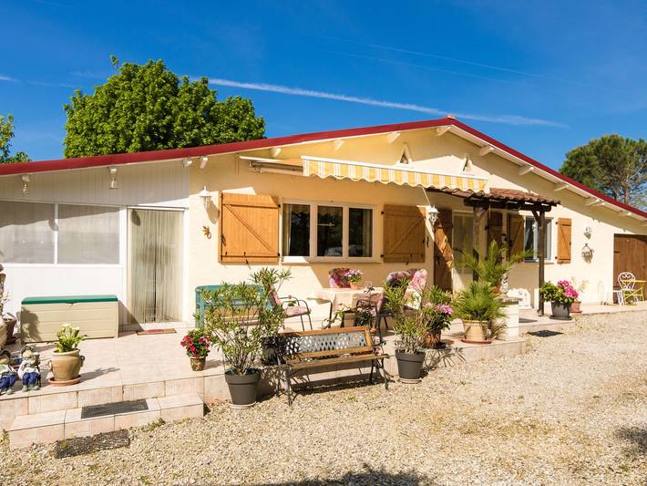 Gîte pour 7 personnes, avec piscine ainsi que jardin et terrasse, animaux acceptés à Nadaillac-de-Rouge
