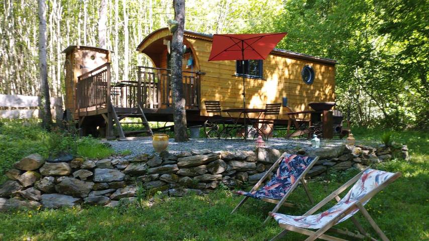 Gîte pour 2 personnes, avec jardin à Cambounès