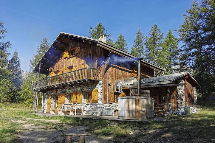 Chalet pour 12 personnes, avec Balcon et Jacuzzi ainsi que Terrasse et Jardin