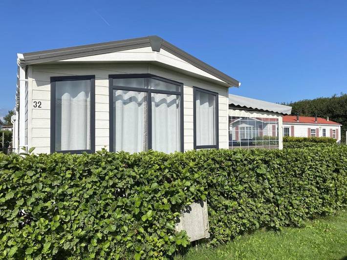 Ferienhaus für 4 Personen, mit Terrasse und Garten sowie Pool