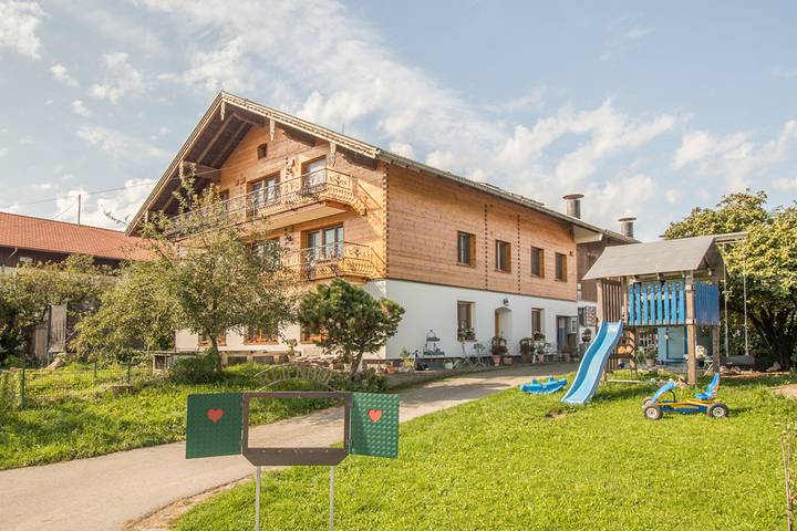 Ferienhaus für 2 Personen, mit Terrasse und Garten im Chiemgau