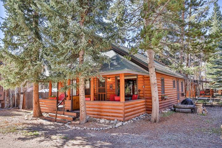Log cabin for 3 people, with yard in Grand Lake