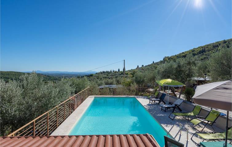 Location de vacances pour 6 personnes, avec piscine ainsi que terrasse et jardin, adapté aux familles à Arezzo - 4