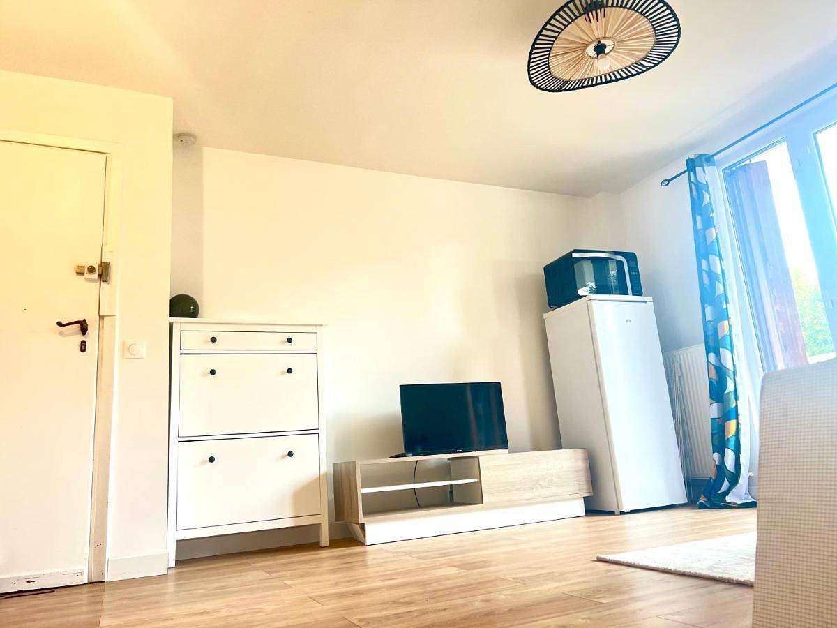 Appartement entier, One-Bedroom Apartment in Le Perreux-sur-Marne, Val-de-Marne