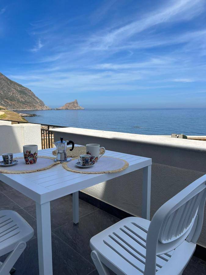 Casa sulla spiaggia per 4 persone, con terrazza e panorama in Sicilia