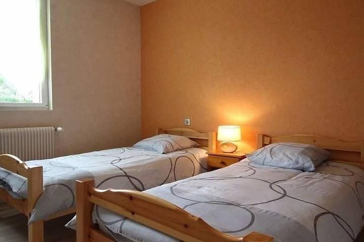 Gîte pour 4 personnes, avec jardin à Lantriac - 3