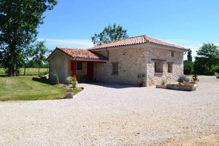 Location de vacances pour 2 personnes, avec vue et jardin à Cayriech