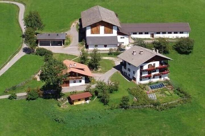 Ferienwohnung für 4 Personen, mit Garten und Balkon in Hafling