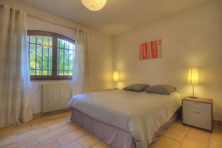 Location de vacances pour 12 personnes, avec terrasse et jardin, animaux acceptés à La Colle-sur-Loup - 3