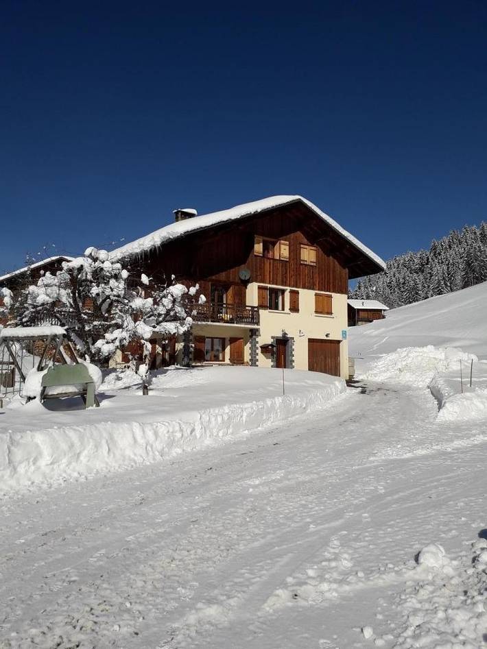 Gîte pour 4 personnes, avec terrasse et jardin dans Arêches