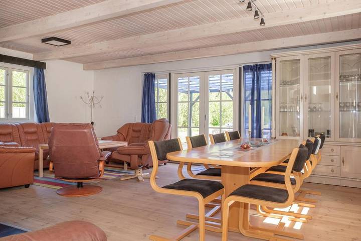 Geräumiges Ferienhaus mit 240 m² auf privatem, geschlossenem Grundstück – ideal für Familien in Rønde, Süddjursland