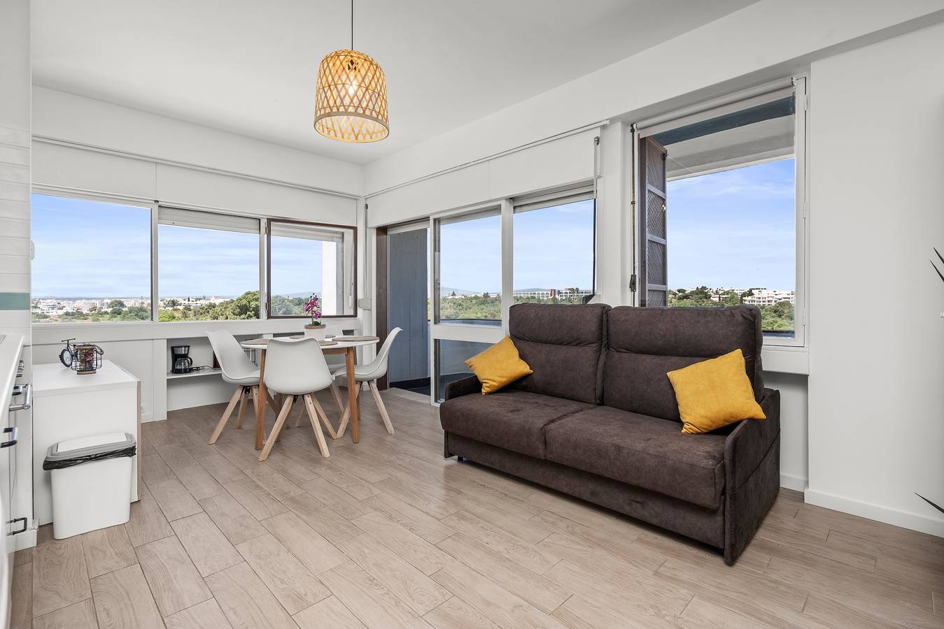 Entire apartment, Apartment 'Sunset' with Sea View, Wi-Fi and Air Conditioning in Praia do Alvor, Faro District