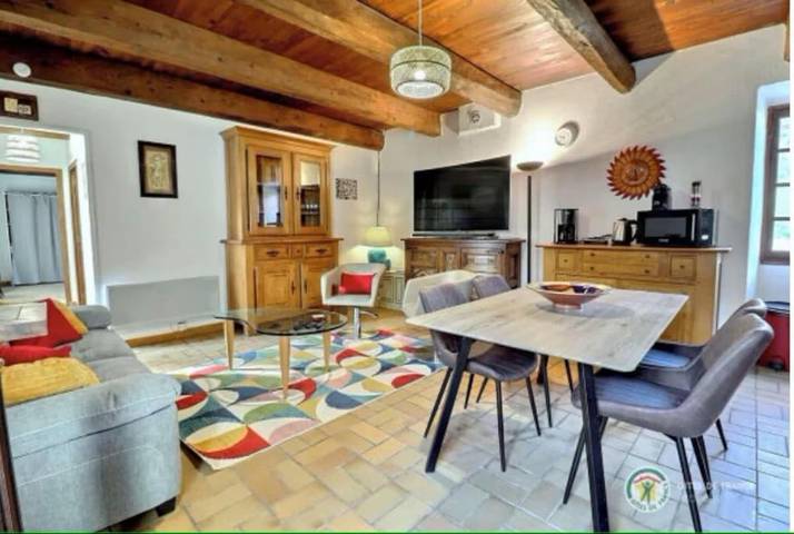 Location de vacances pour 4 personnes, avec vue et terrasse à Joyeuse
