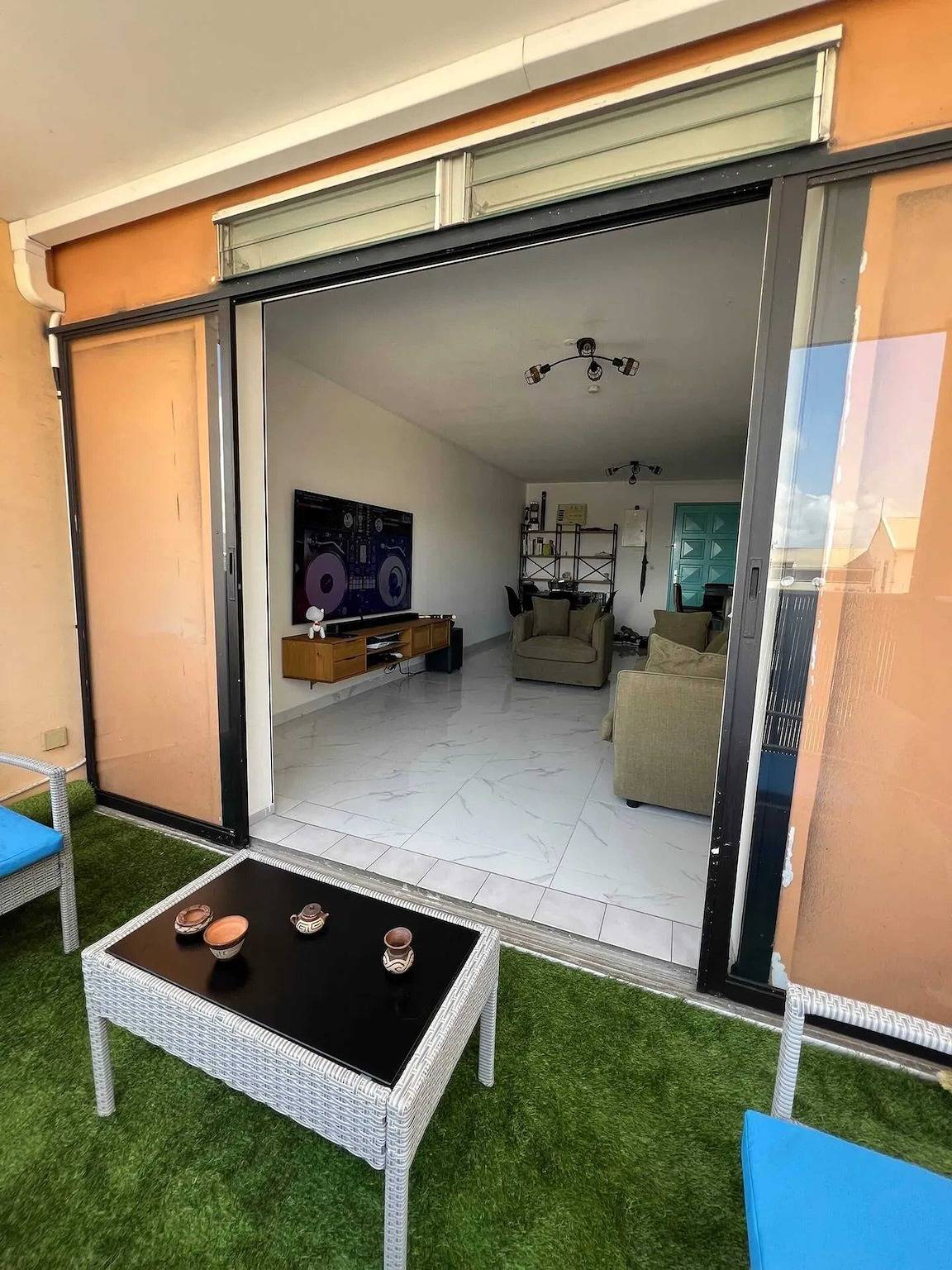 Entire apartment, Cozy Apartment in Ducos, 55 m² with Terrace in Dikos, Martinique
