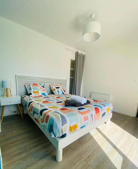 Location de vacances pour 8 personnes, avec terrasse ainsi que piscine et jardin à Agonac - 3