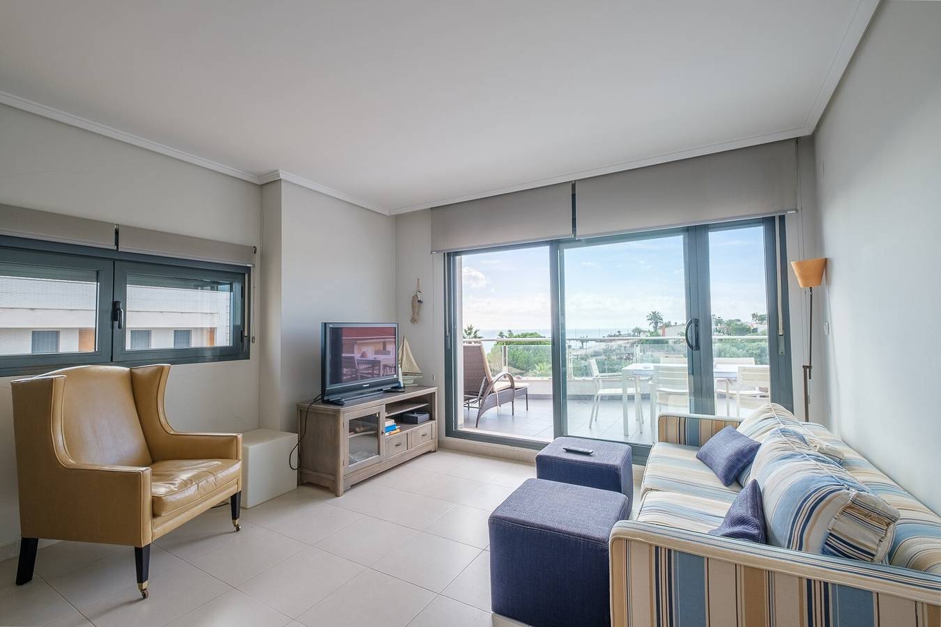 Apartamento entero, "Ático-dúplex Geniales Vistas al Mar" con piscina, vistas al mar y terraza in Vinaroz, Costa del Azahar