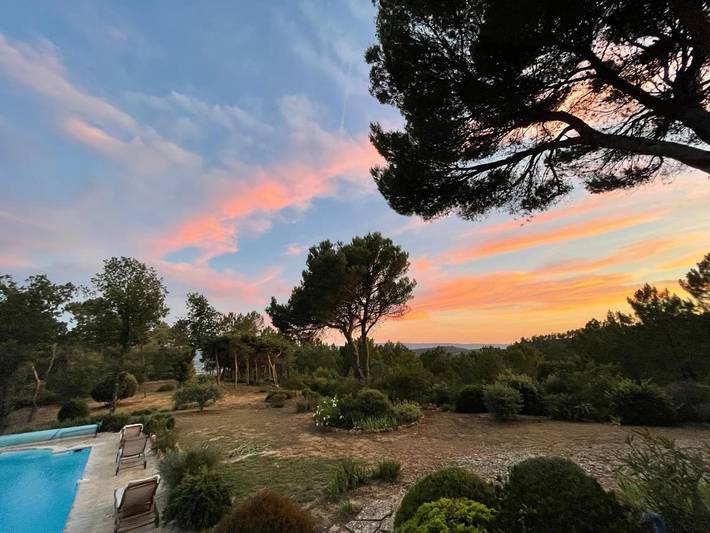 Villa pour 8 personnes, avec piscine ainsi que vue et jardin, animaux acceptés à Roussillon - 4