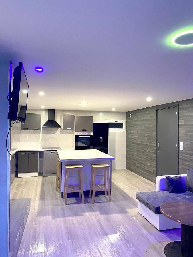 Appartement entier, Three-Bedroom Apartment in Fénay, Région de Dijon