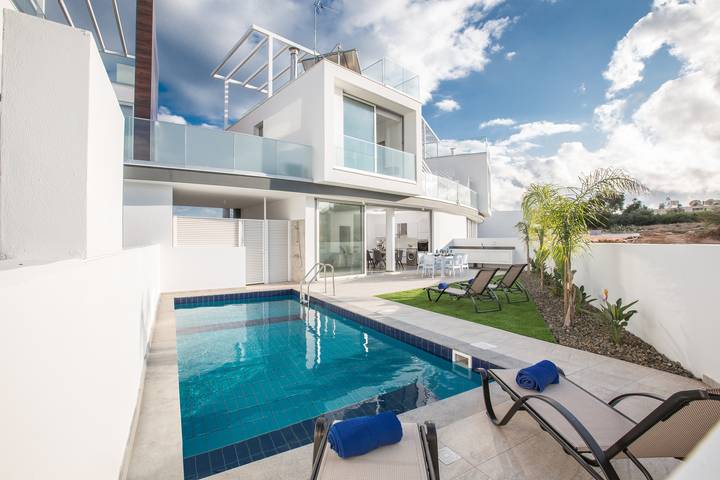 Bungalow für 6 Personen, mit Balkon und Terrasse sowie Garten auf Zypern