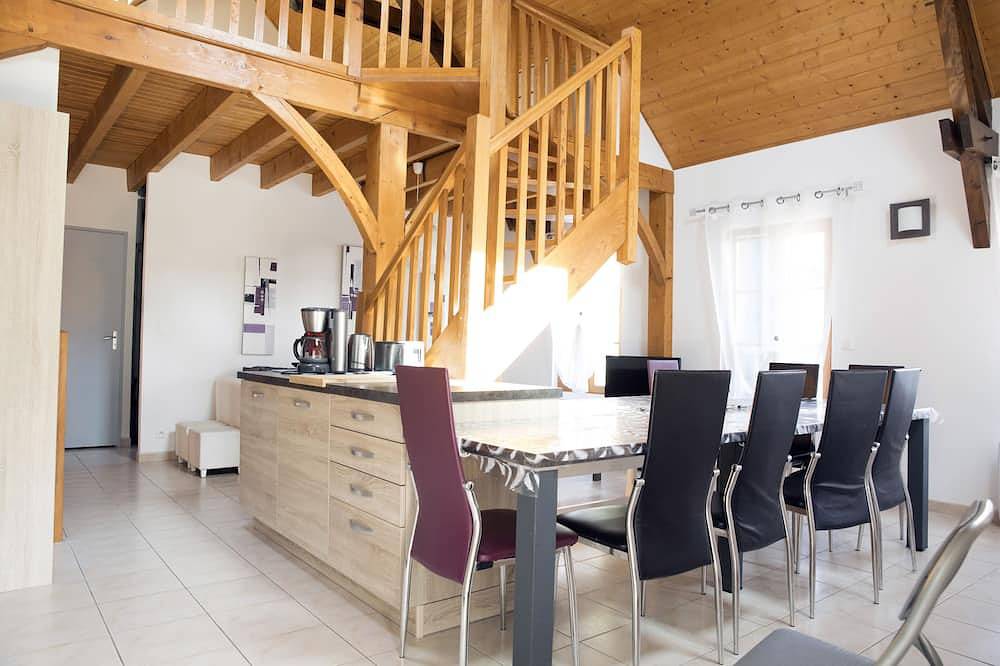 Recent house 8 people 100m² with terrace in Campan, French Pyrenees