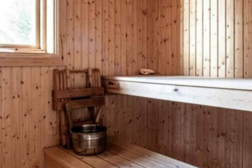 Cozy Cabin in Swedish Lapland with sauna in Skelleftea, Bottenwiek