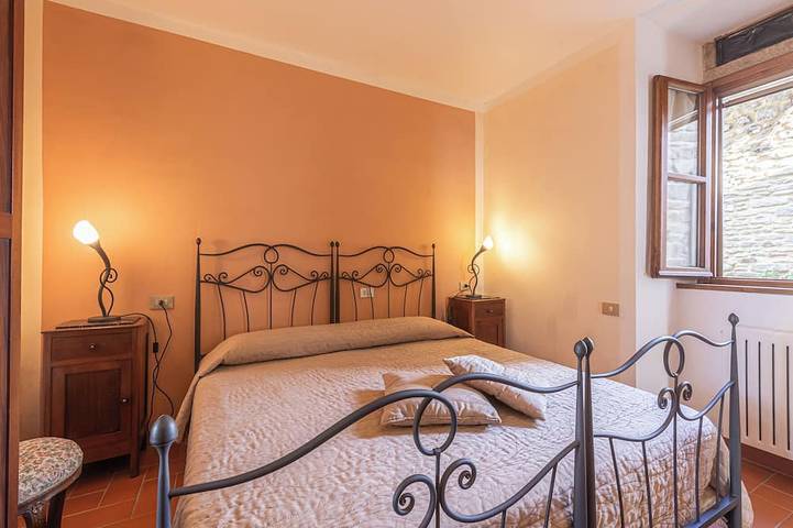 Casa Paolina, pierre rustique pour 4 personnes à la campagne in Ortignano Raggiolo, Casentino