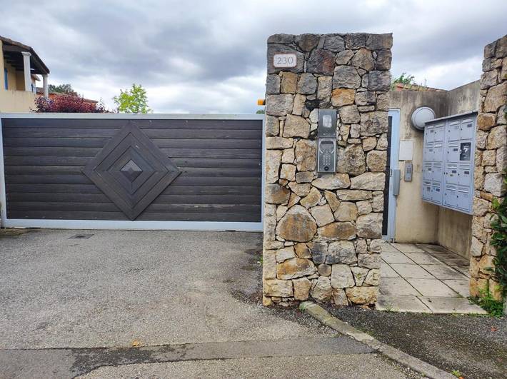 Villa pour 2 personnes, avec terrasse ainsi que vue et piscine à Valbonne - 3