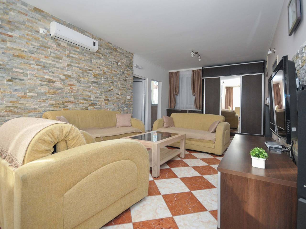 Apartamento entero, Wohnung mit Waschmaschine und Geschirrspüler in Budva, Municipio de Budva