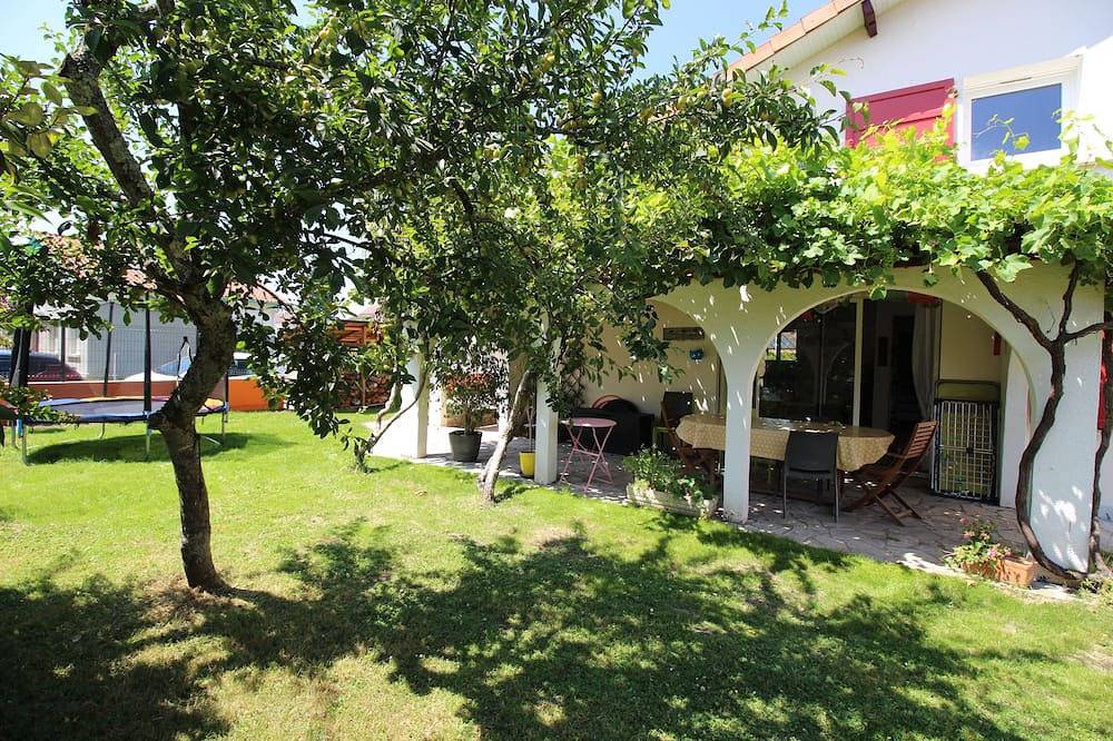 Pleasant house in quiet neighbourhood in Pau, Béarn