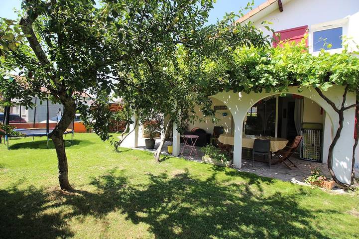 Maison de vacances pour 8 personnes, avec terrasse ainsi que jardin et jacuzzi