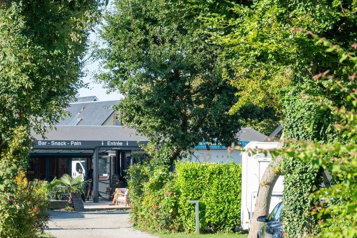 Location de vacances pour 4 personnes, avec piscine ainsi que terrasse et jardin, animaux acceptés à Le Tilleul