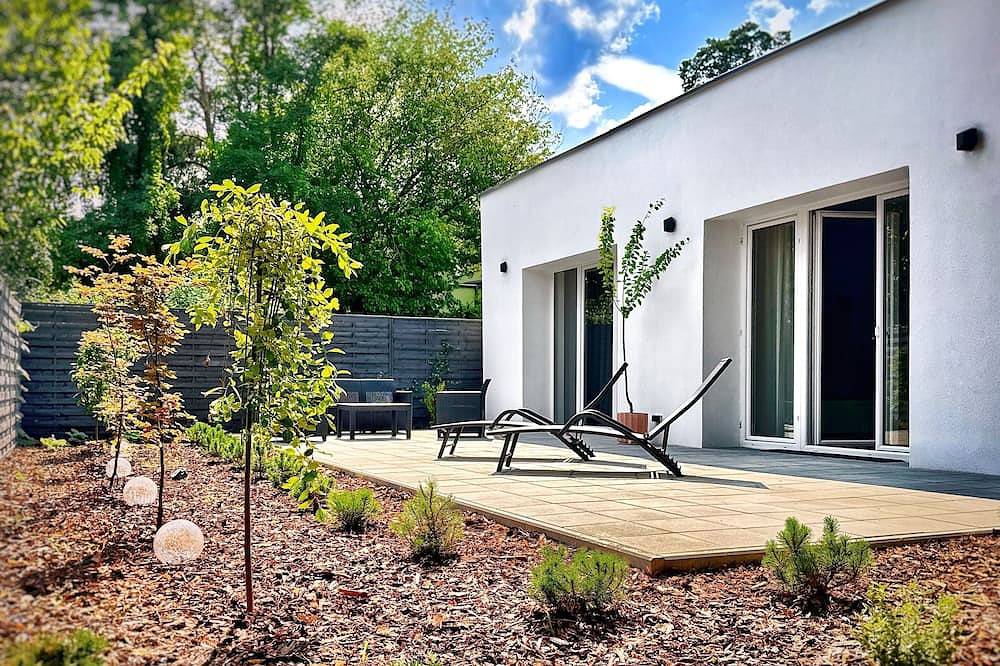 Modern Villa & Private Garden - Fully Renovated 2025 🏡 in Bielany (Warschau), Warschau