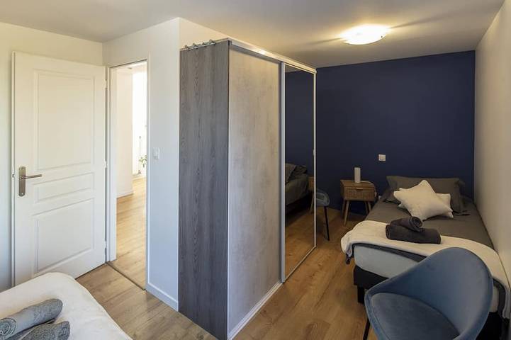 Location de vacances pour 15 personnes, avec jardin à Vaux-en-Beaujolais - 2