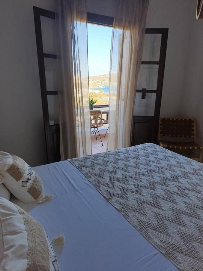 Gîte pour 2 personnes, avec vue et jardin dans Finikas - 3